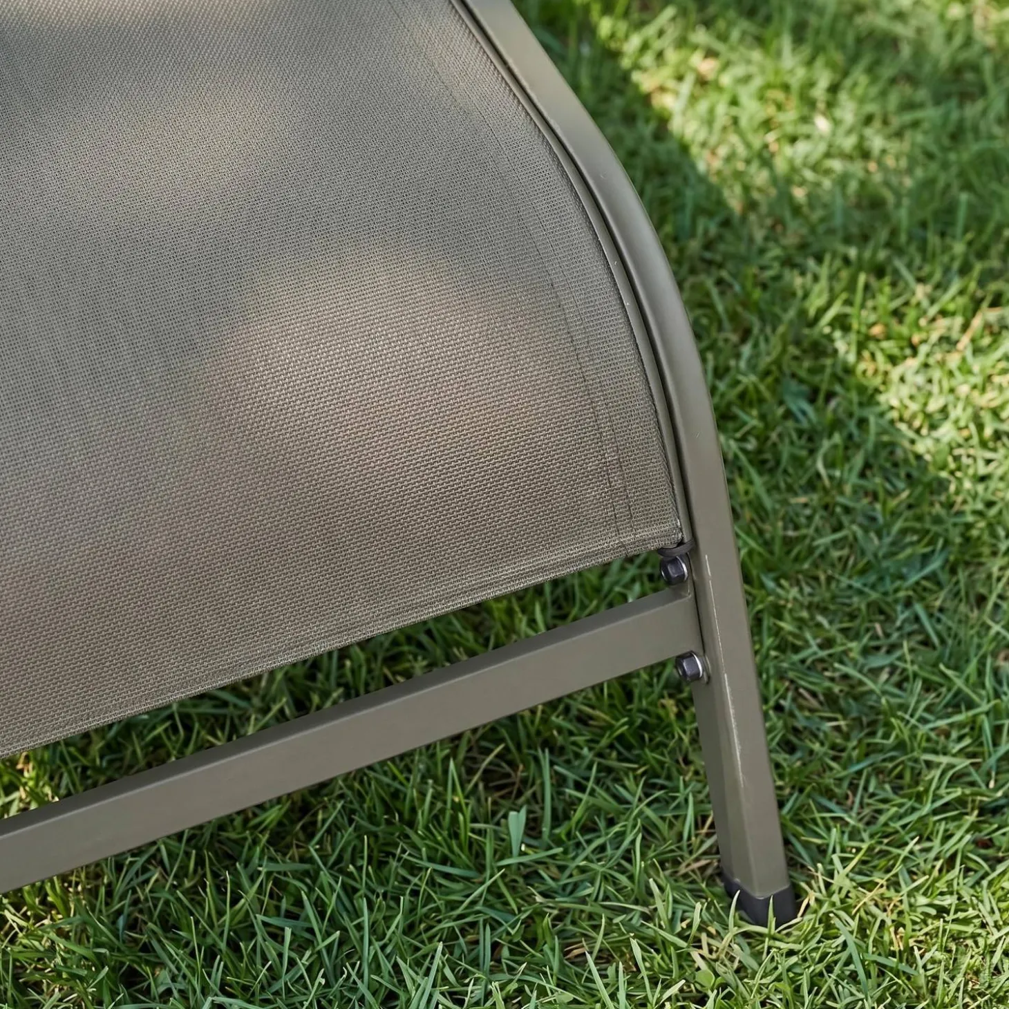 Set of 2 multi-position steel sun loungers with cushion and wheels