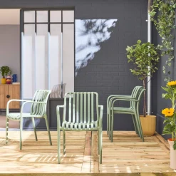 Set of 4 plastic garden armchairs