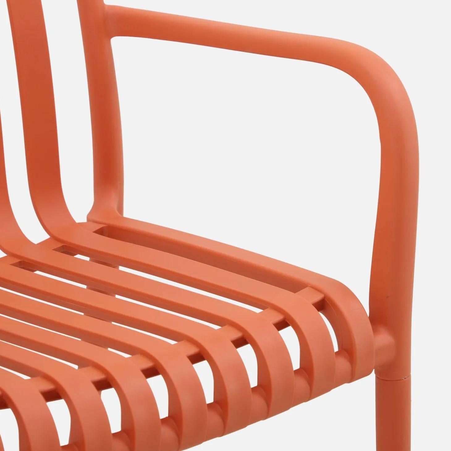 Set of 4 plastic garden armchairs