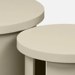 Set of 2 round nesting coffee tables
