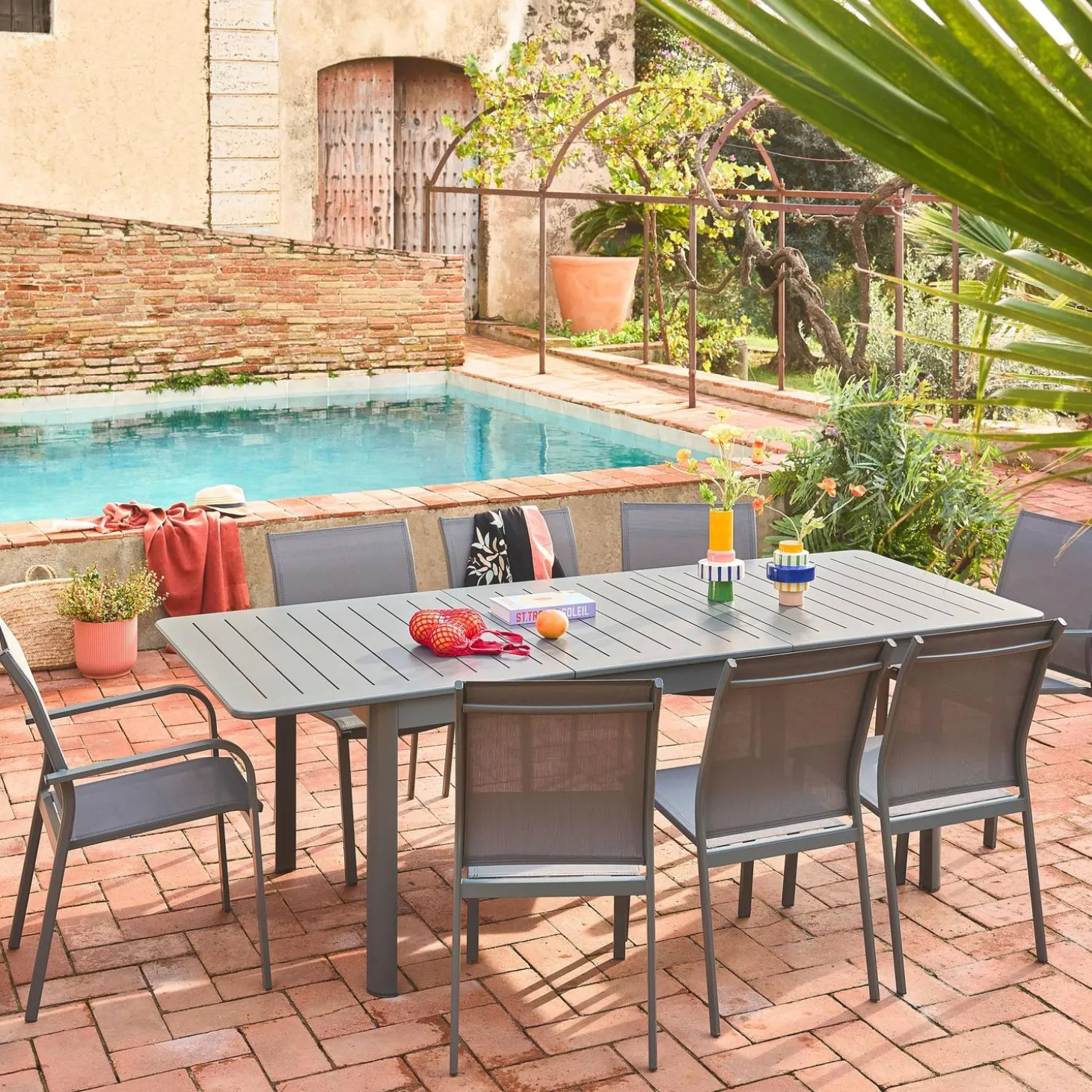 Set of 4 stackable aluminium garden chairs