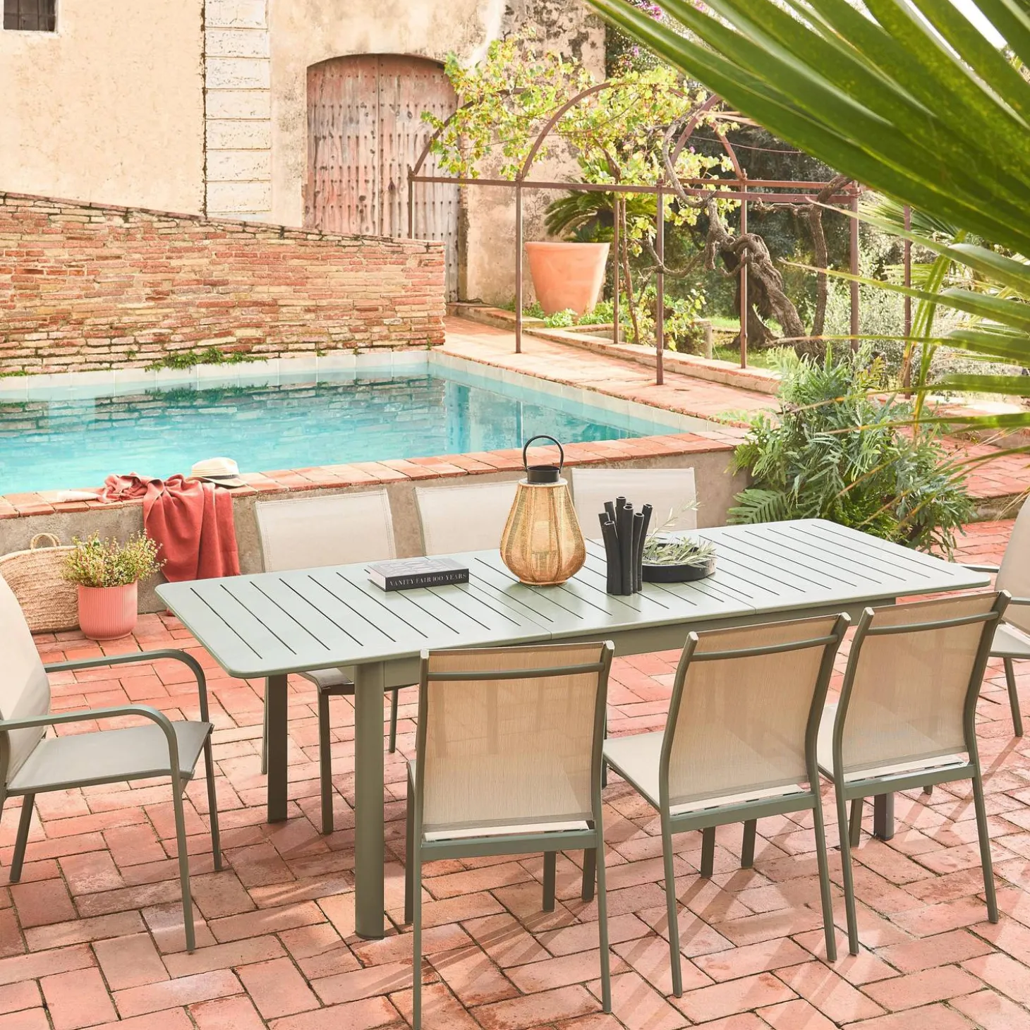 Set of 2 stackable aluminum garden chairs