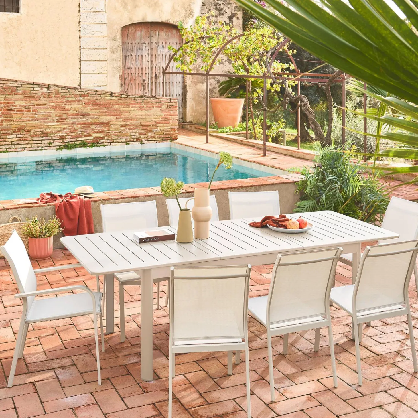 Set of 2 stackable aluminum garden chairs