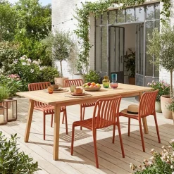 Set of 4 stackable plastic garden chairs