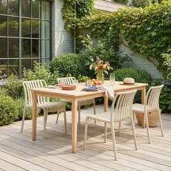 Set of 4 stackable plastic garden chairs