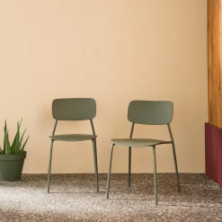 Set of 2 stackable steel and plastic garden chairs