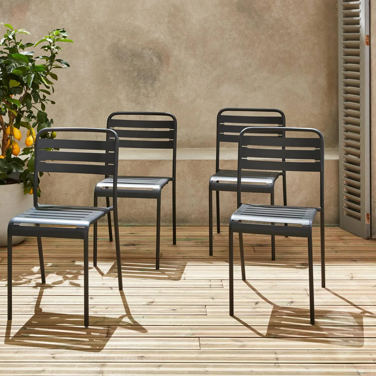 Set of 4 stackable steel garden chairs