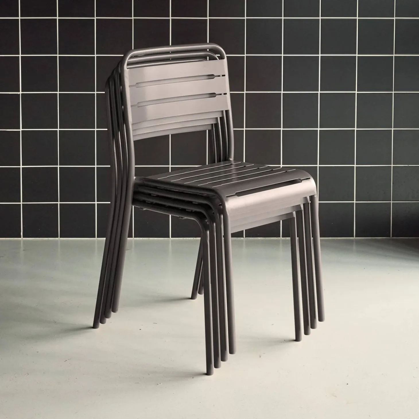 Set of 4 stackable steel garden chairs