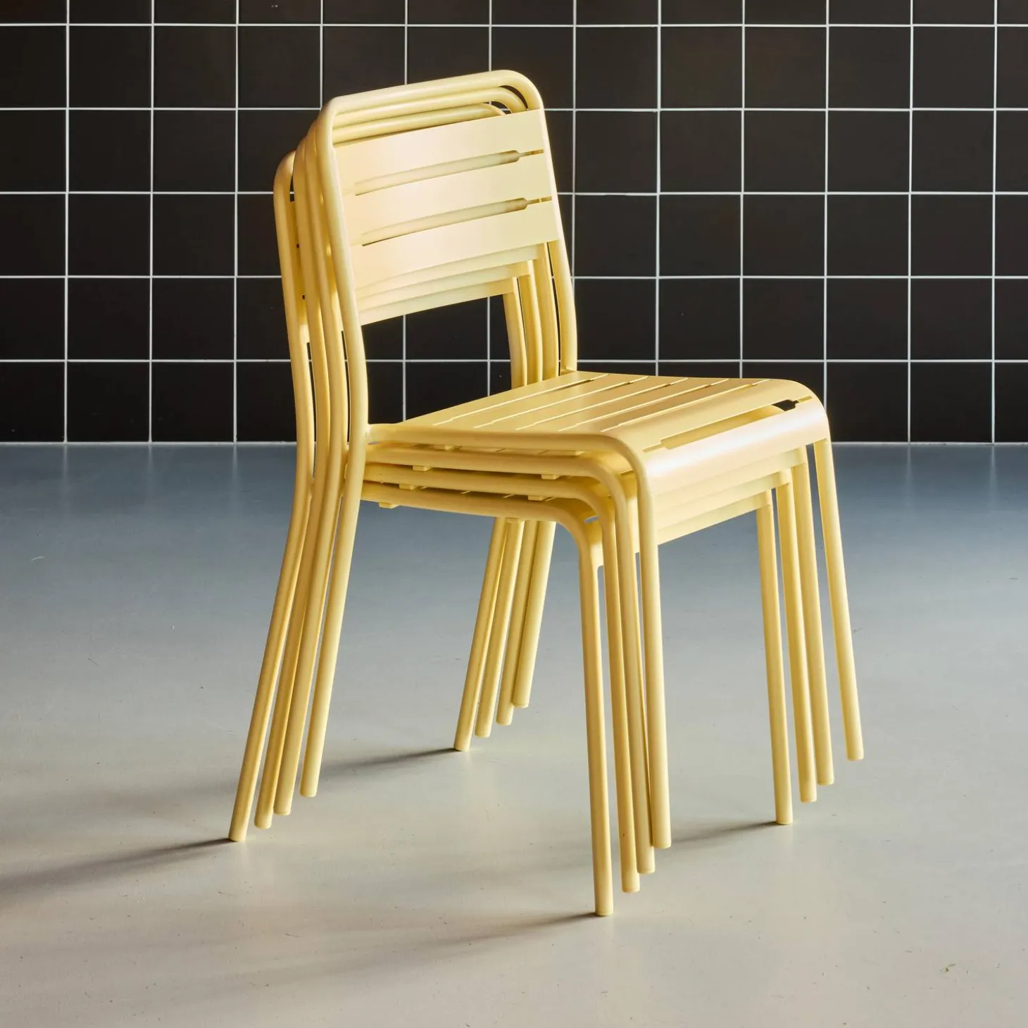 Set of 4 stackable steel garden chairs
