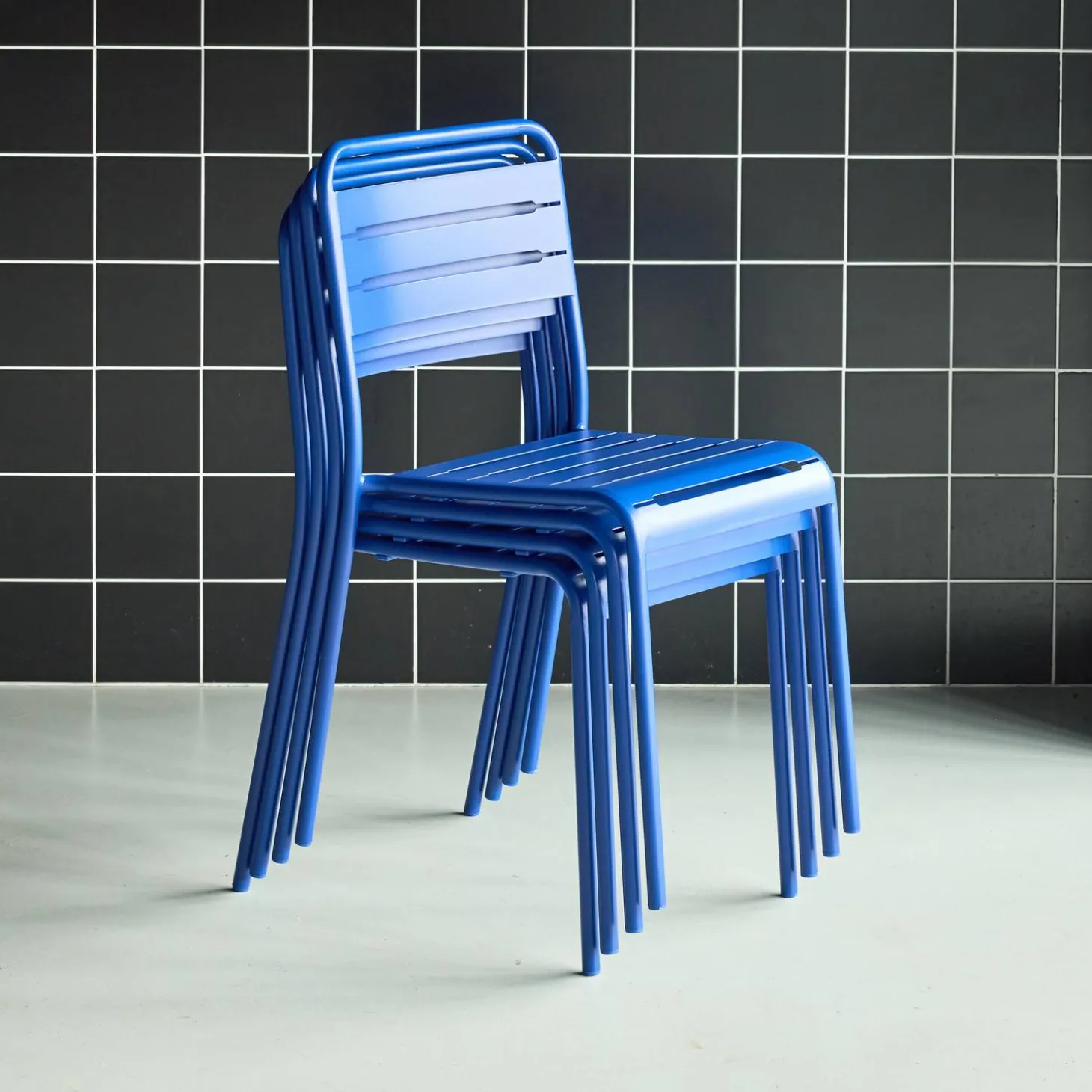 Set of 4 stackable steel garden chairs