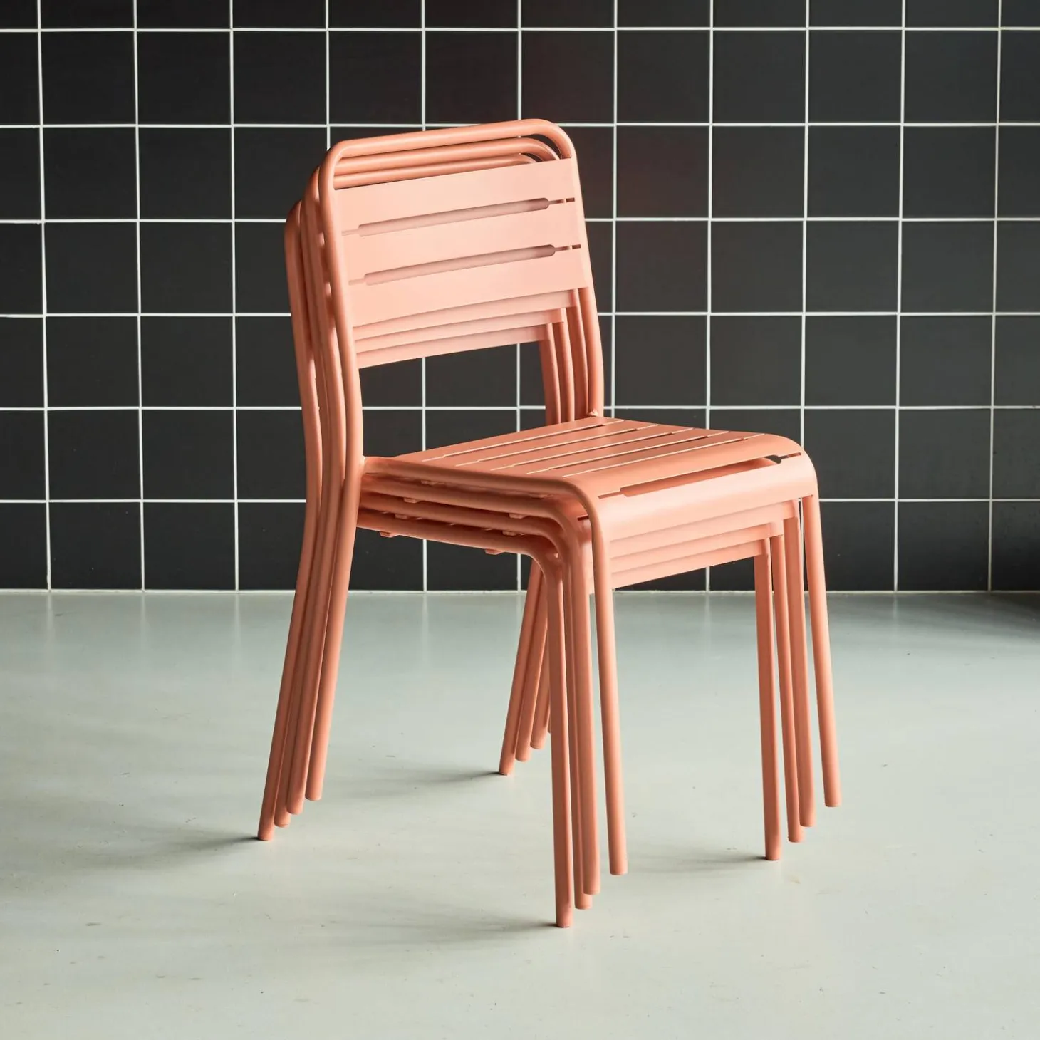 Set of 4 stackable steel garden chairs