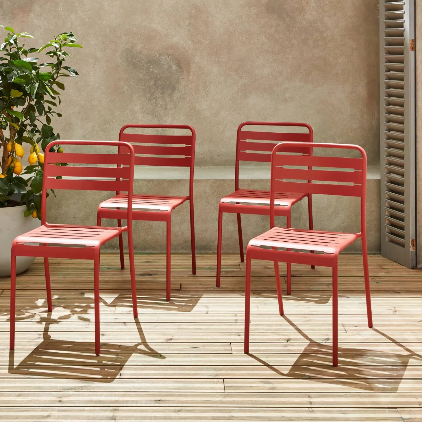 Set of 4 stackable steel garden chairs