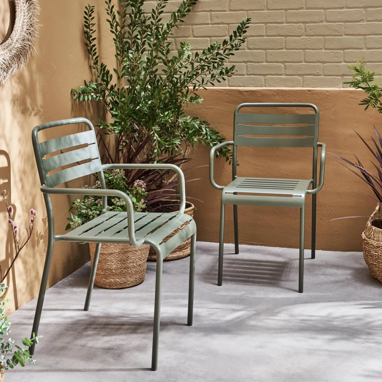 Set of 2 stackable steel garden armchairs