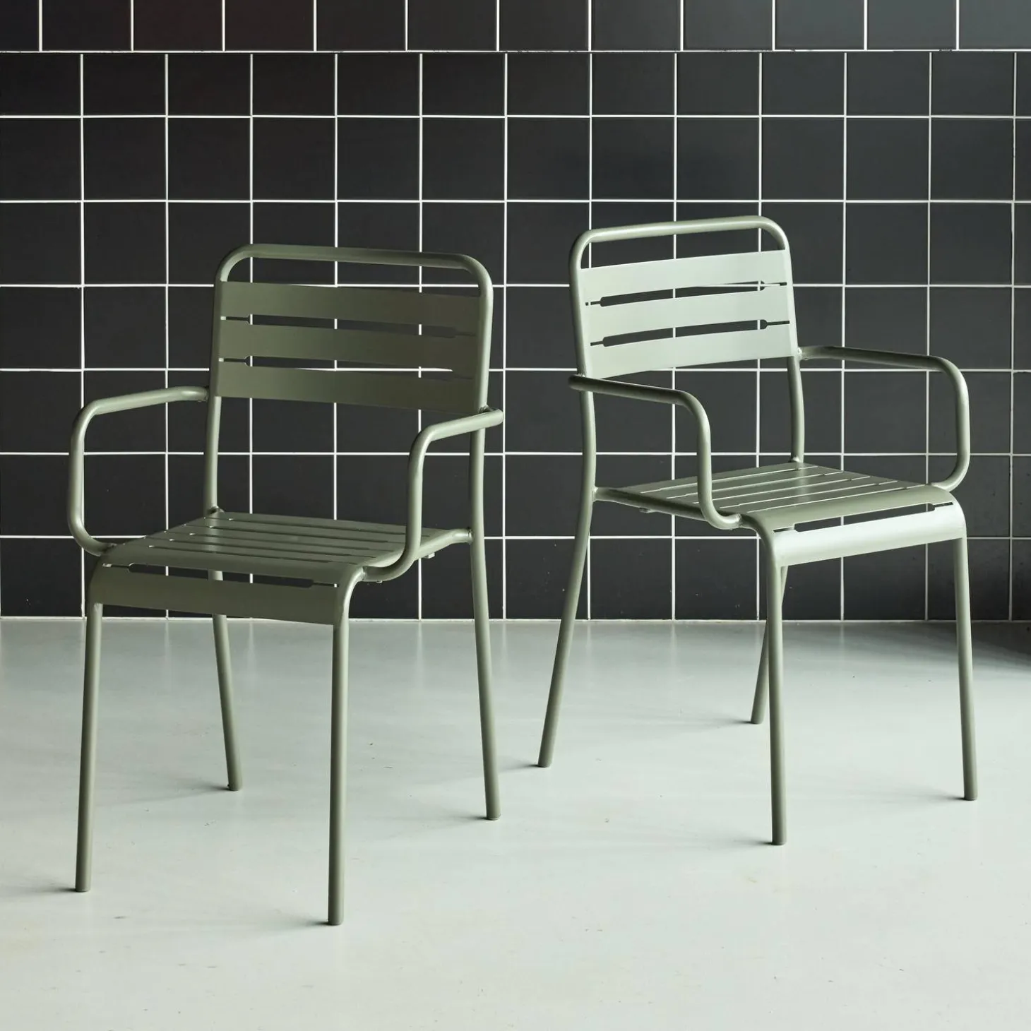 Set of 2 stackable steel garden armchairs
