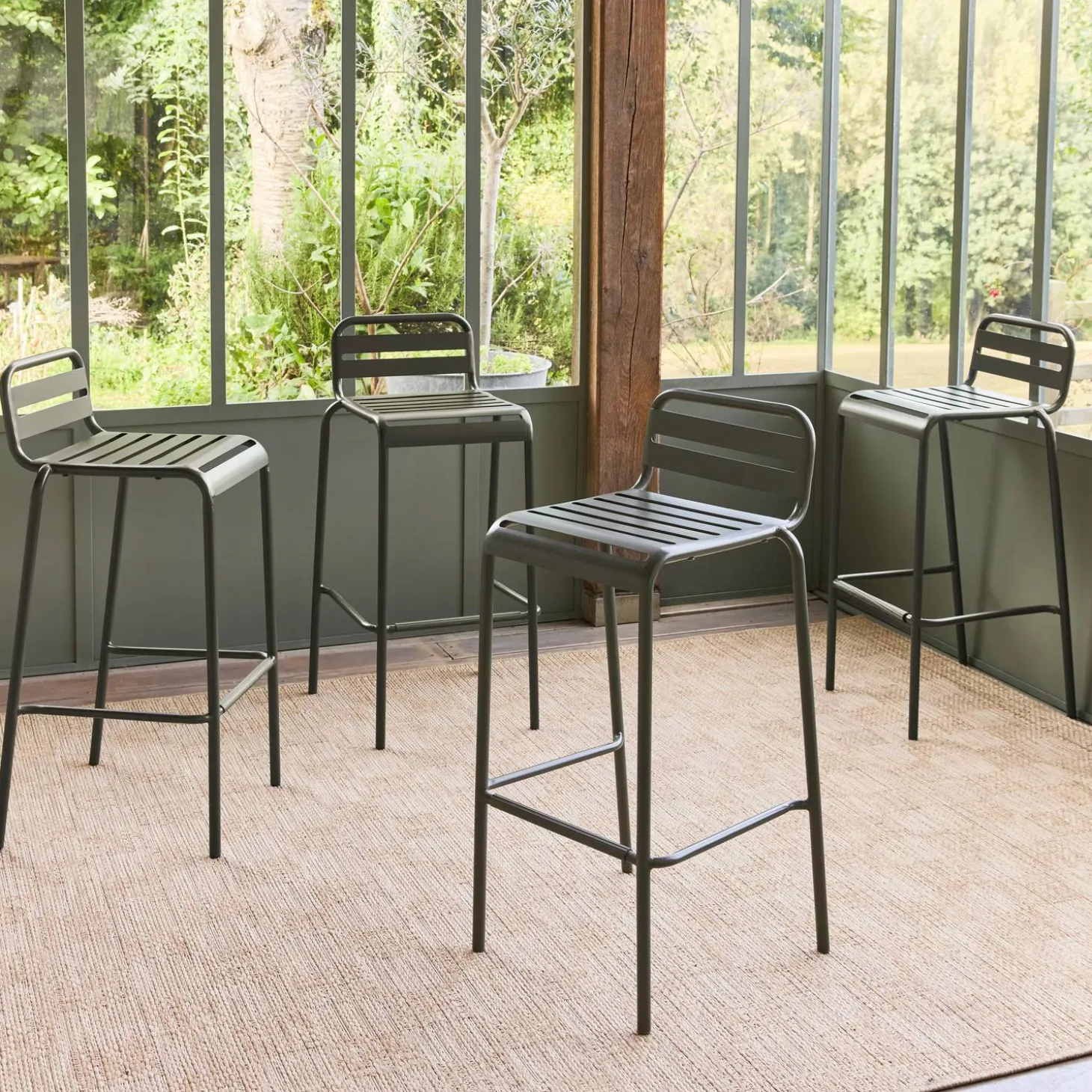 Set of 4 steel and stackable garden high chairs