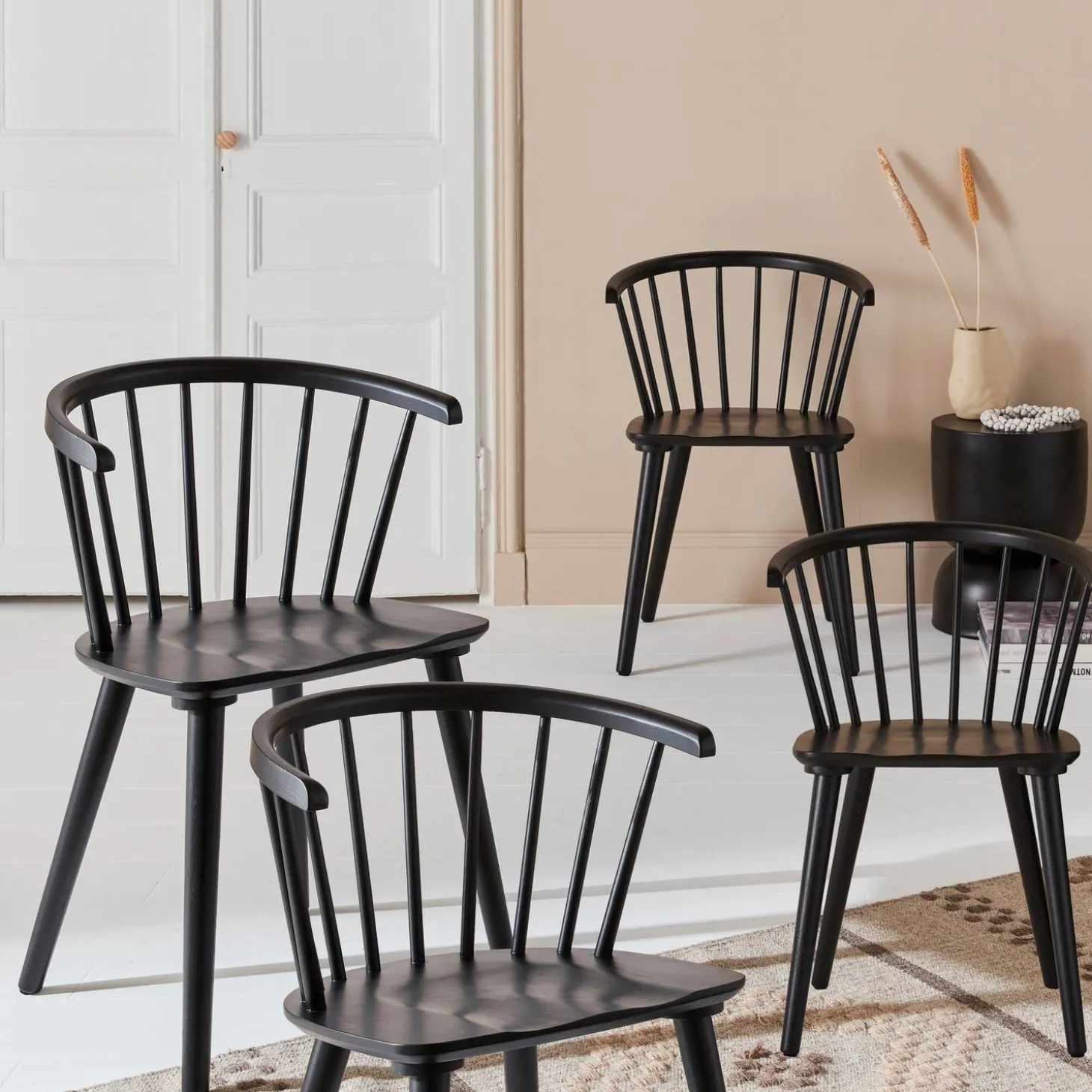 Set of 4 wooden and plywood chairs