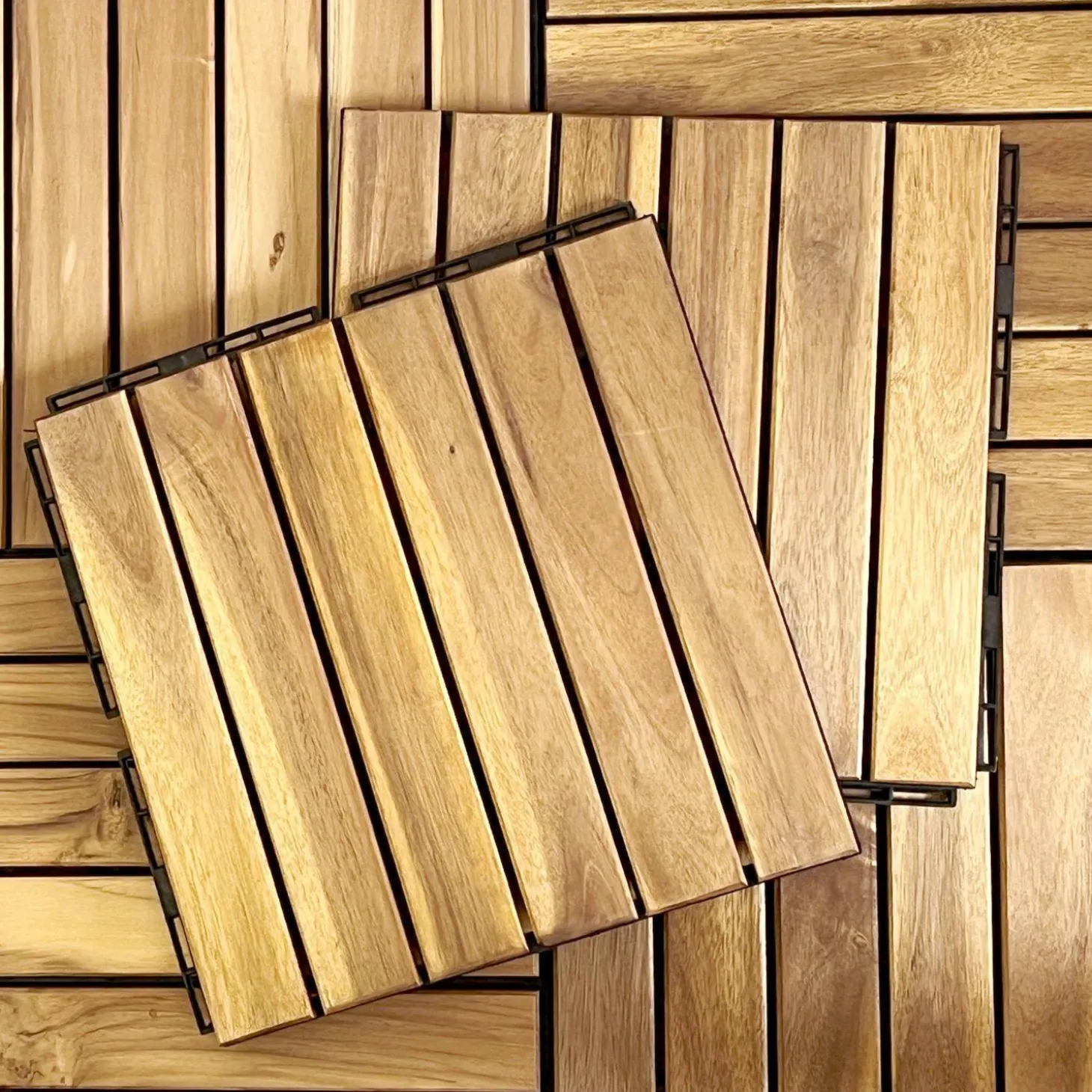 Set of 30x30cm wooden patio tiles with slats