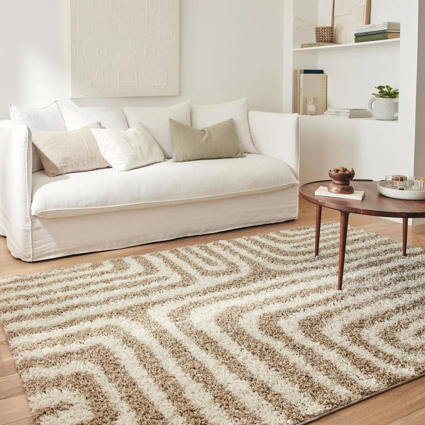 Shaggy Indoor Rug with Beige Geometric Patterns