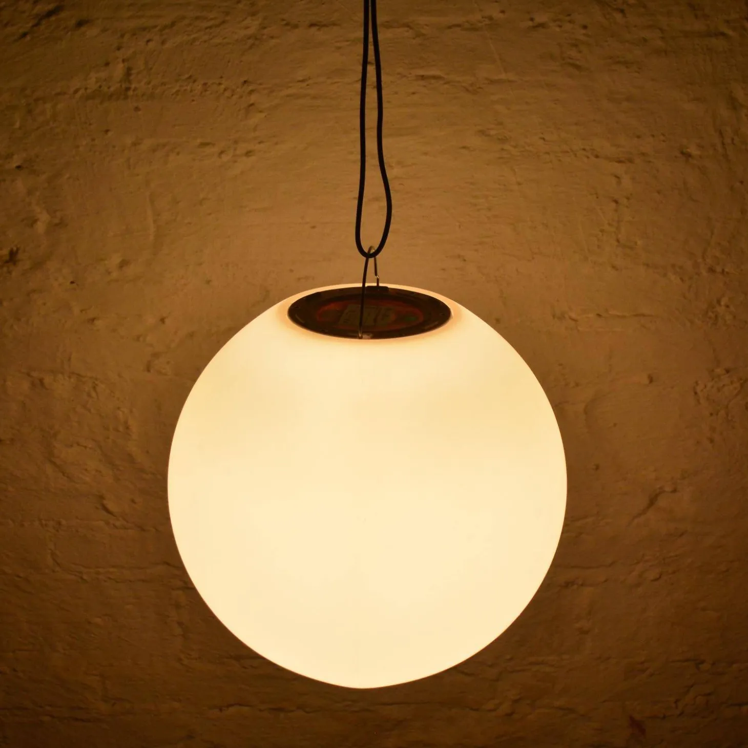 Spherical LED lamp with remote control