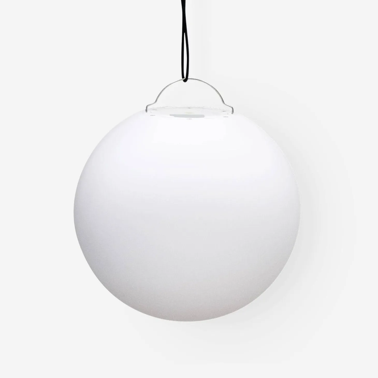Spherical LED lamp with remote control