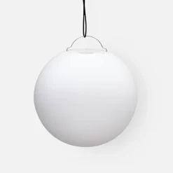 Spherical LED lamp with remote control