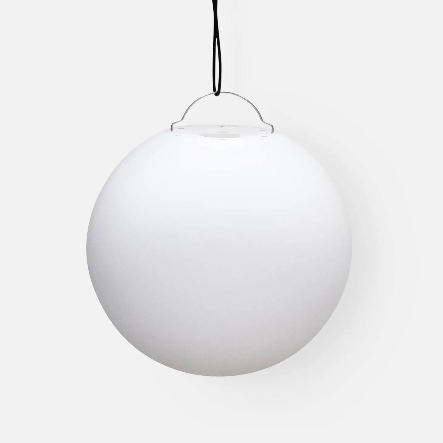 Spherical LED lamp with remote control