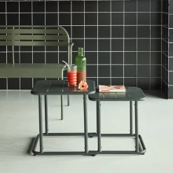 Square outdoor nesting table in steel