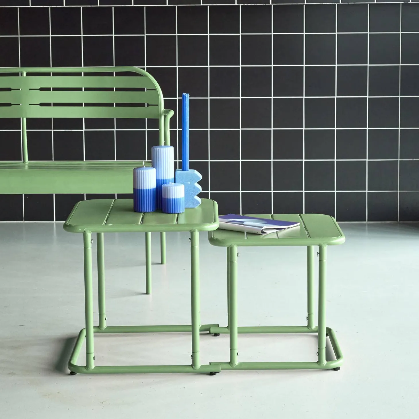 Square outdoor nesting table in steel