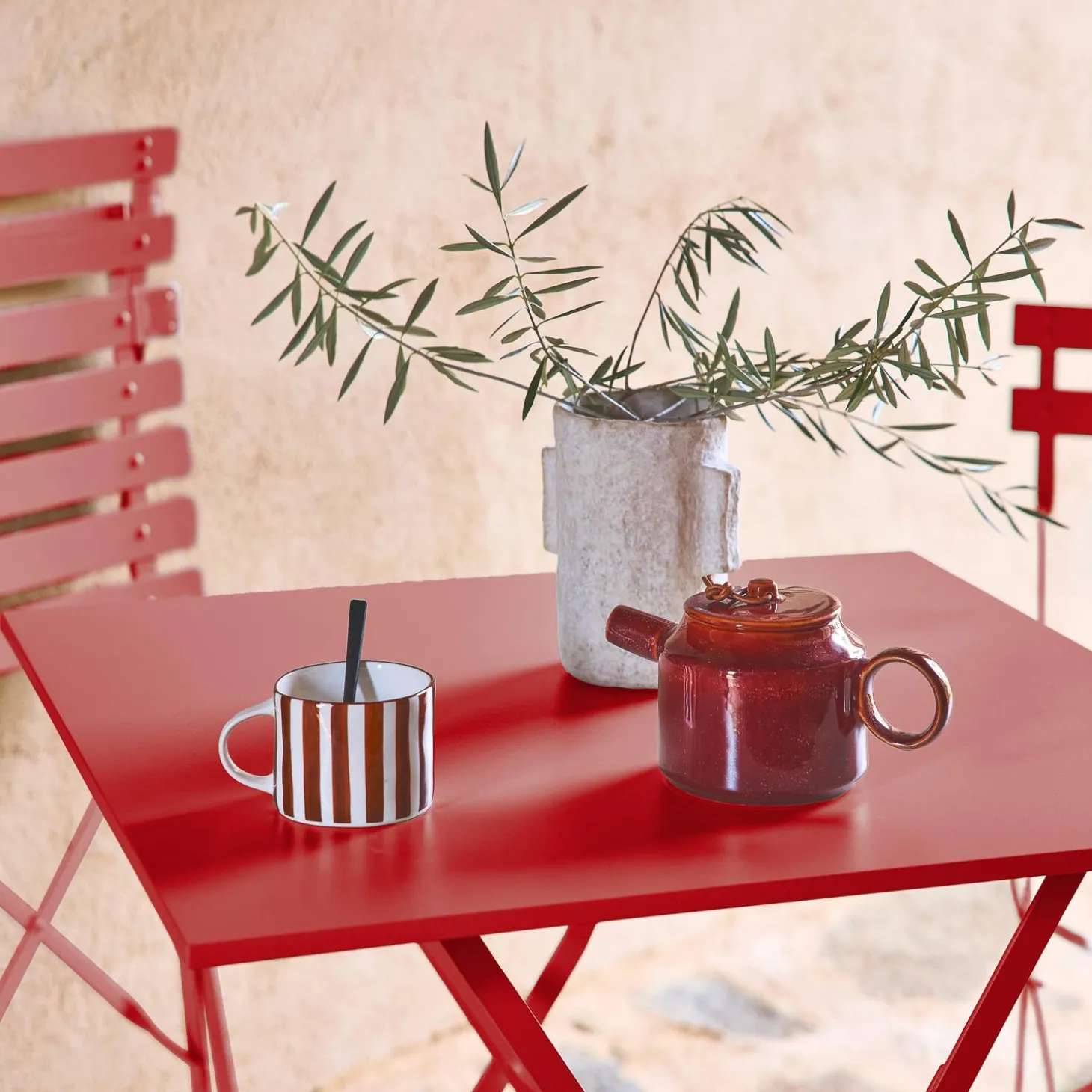 Square 2-seater folding metal bistro garden table with 2 chairs