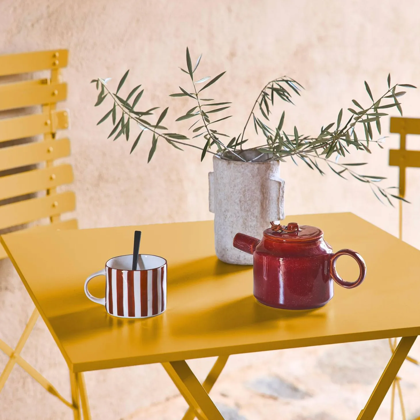 Square 2-seater folding metal bistro garden table with 2 chairs
