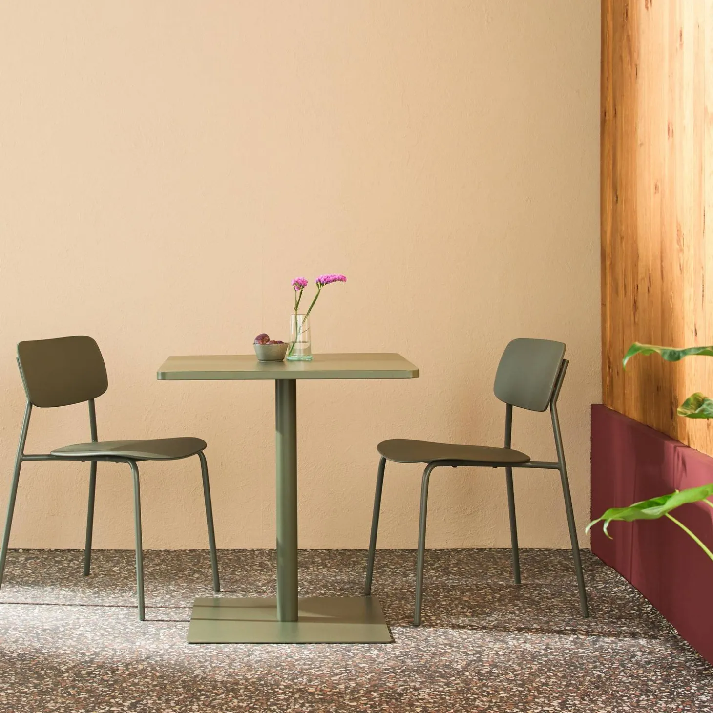 Square steel bistro garden table + 2 chairs