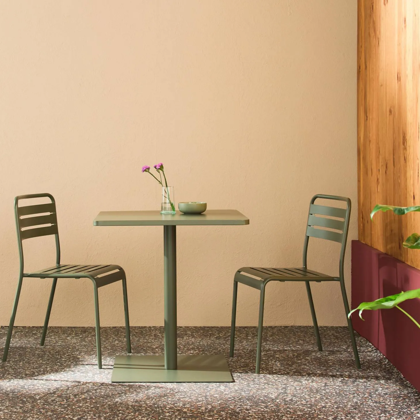 Square steel bistro garden table + 2 chairs