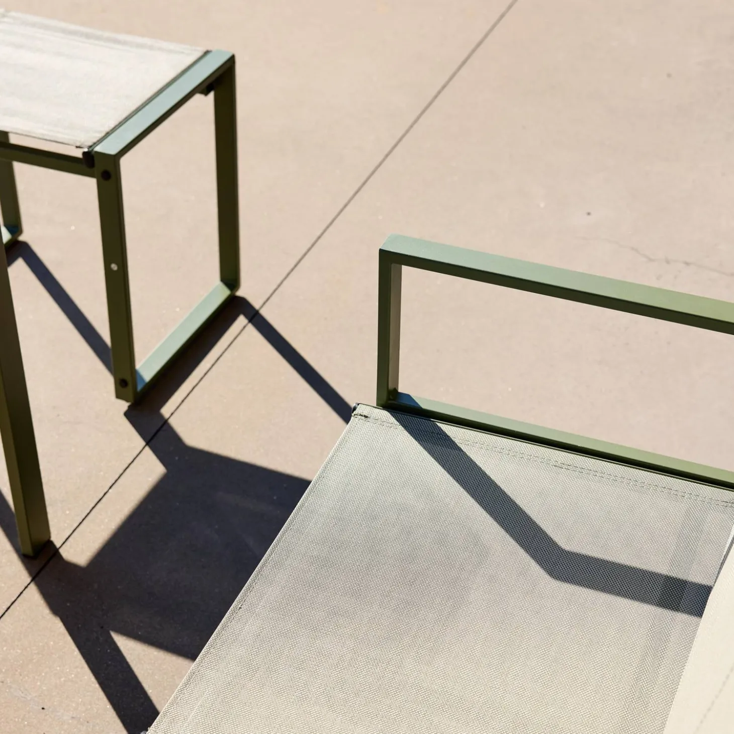 Steel and Textilene Garden Table + 4 Seats
