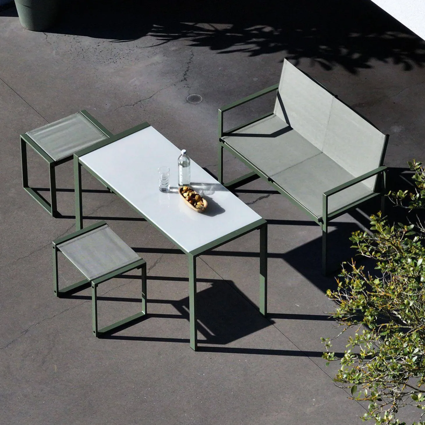 Steel and Textilene Garden Table + 4 Seats