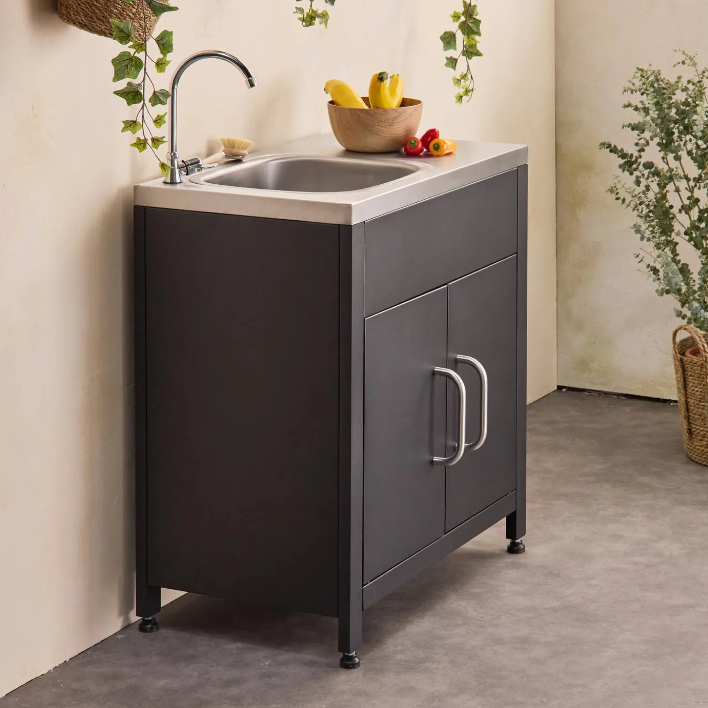 Steel outdoor kitchen with sink