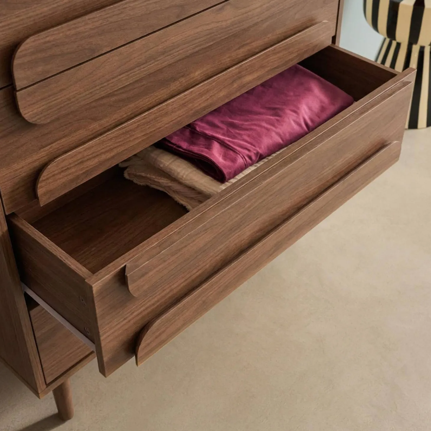 Vintage wood effect 5 drawer chest