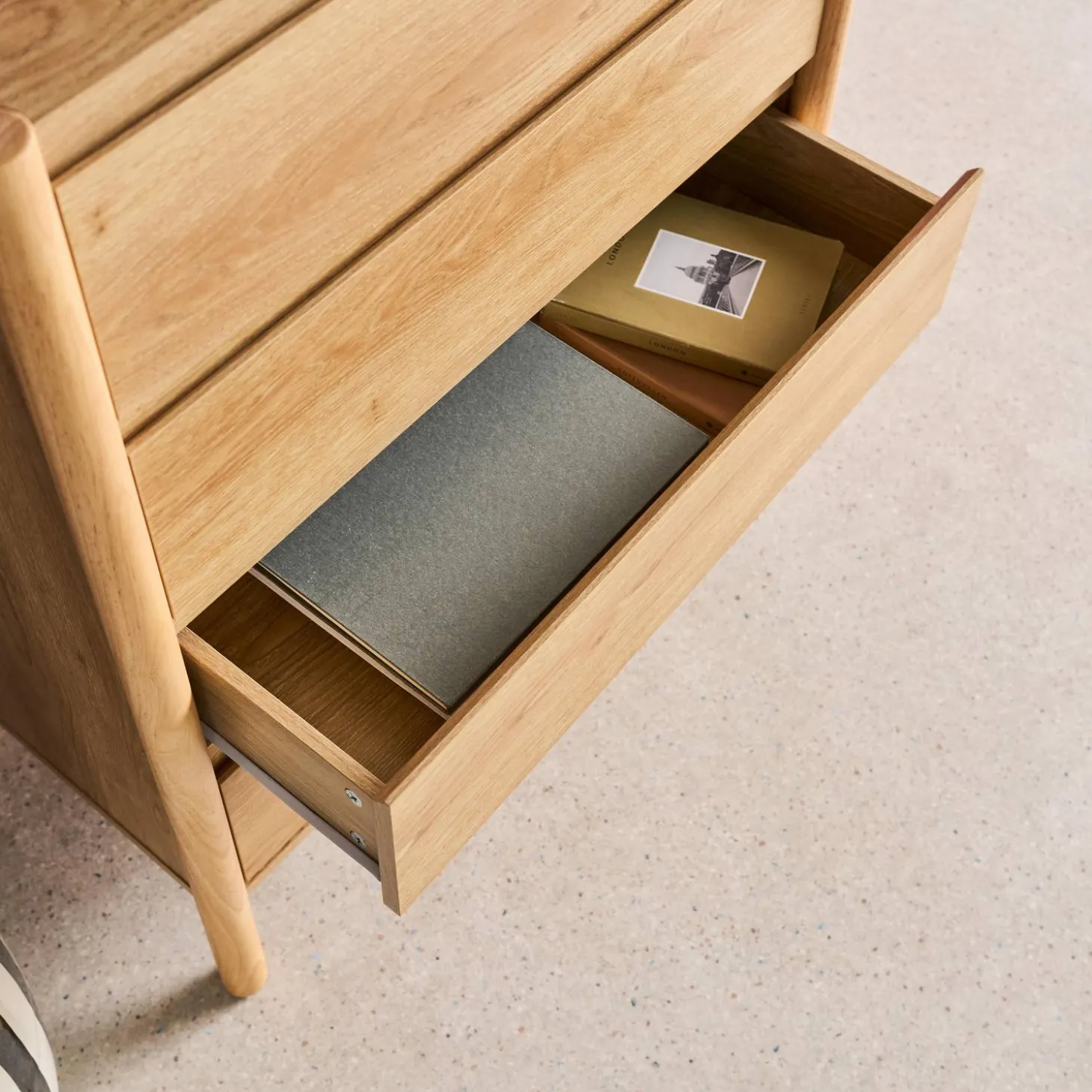 Wood effect chest of 4 drawers