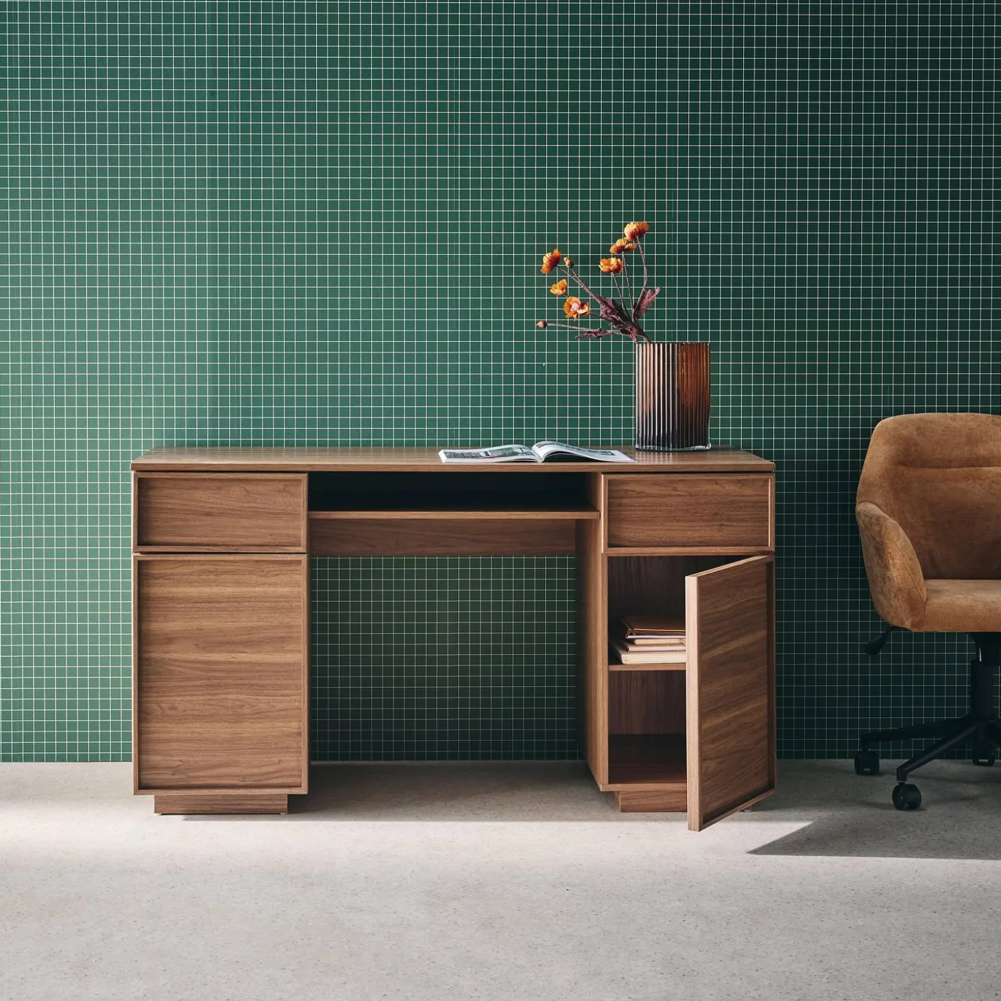 Wood effect desk 2 doors 2 drawers 1 niche 140cm