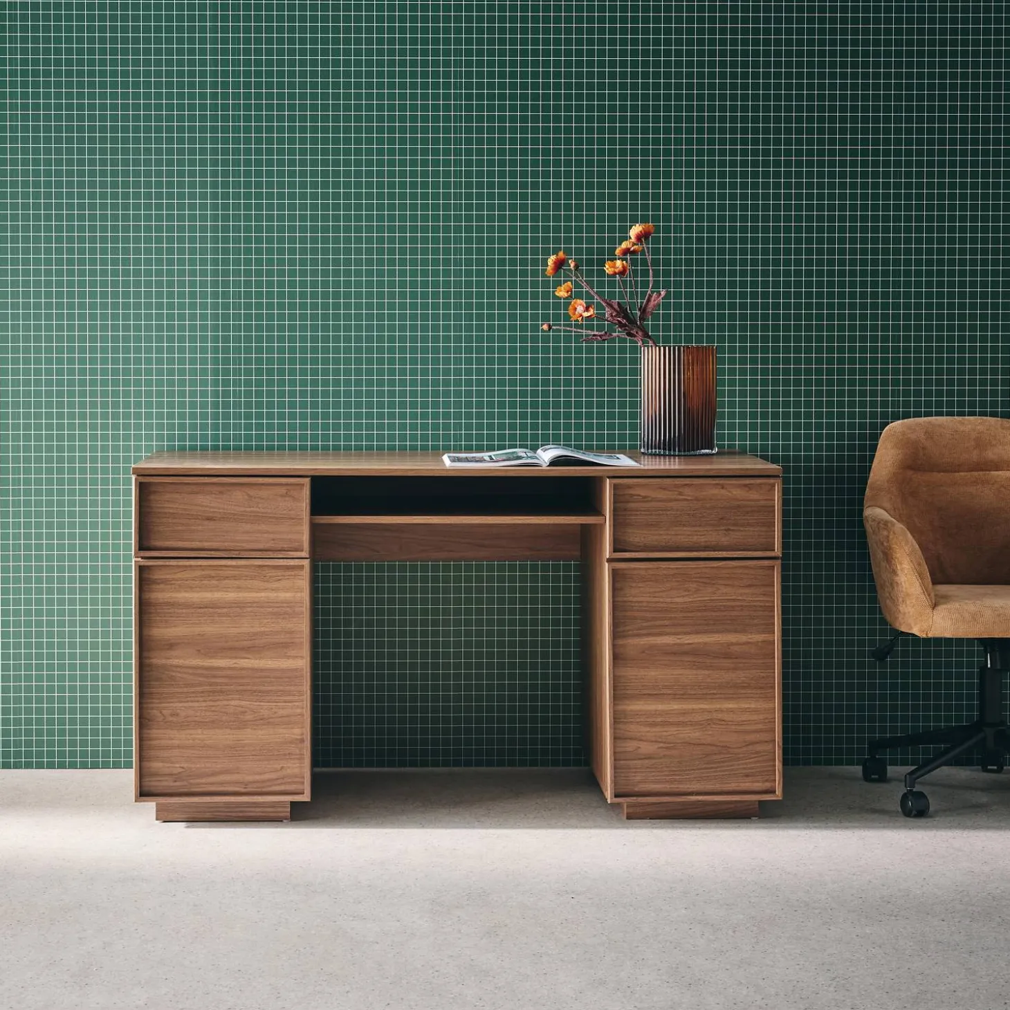 Wood effect desk 2 doors 2 drawers 1 niche 140cm