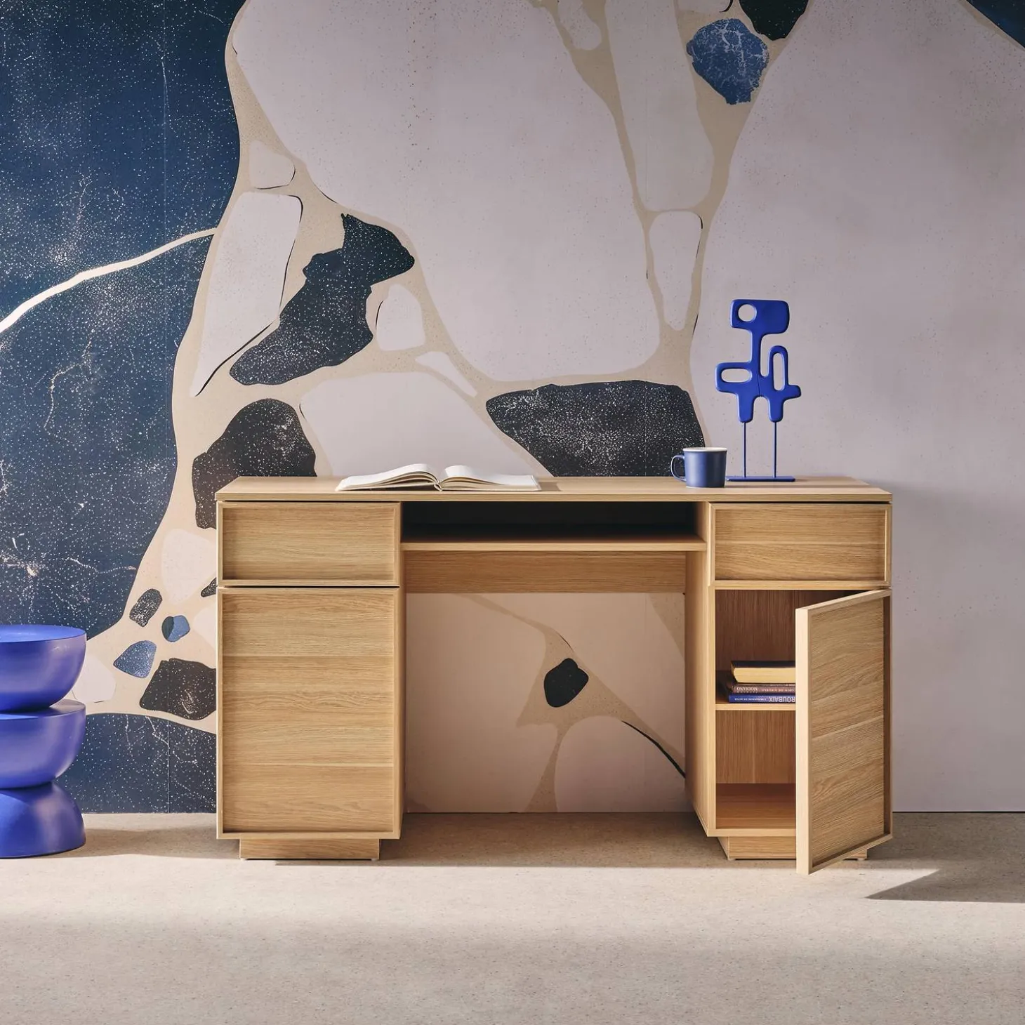 Wood effect desk 2 doors 2 drawers 1 niche 140cm