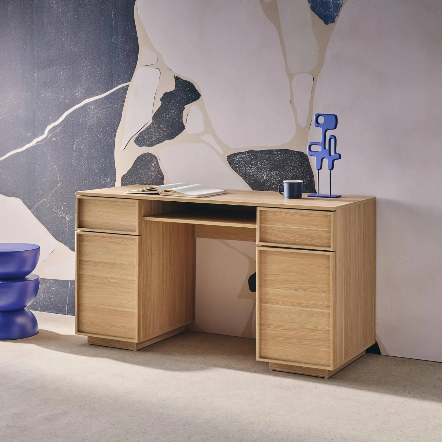 Wood effect desk 2 doors 2 drawers 1 niche 140cm