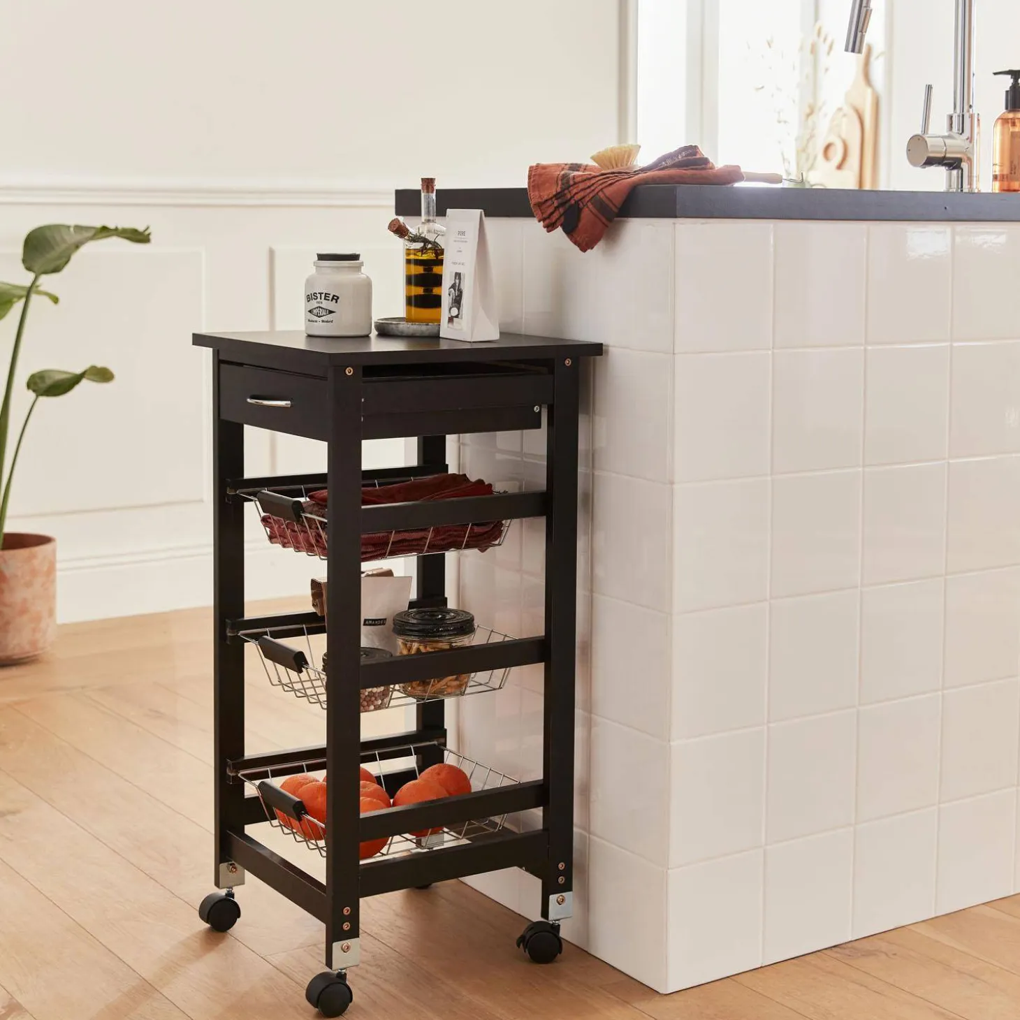 Wood-effect kitchen sideboard on castors, 37x37cm