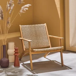 Wooden accent chair in resin