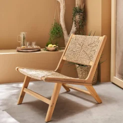 Wooden chair with straw-like resin