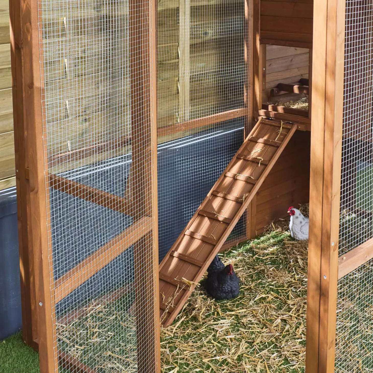 Wooden chicken coop for 4 chickens with nesting box