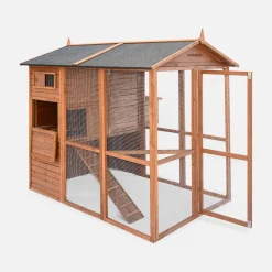 Wooden chicken coop for 4 chickens with nesting box