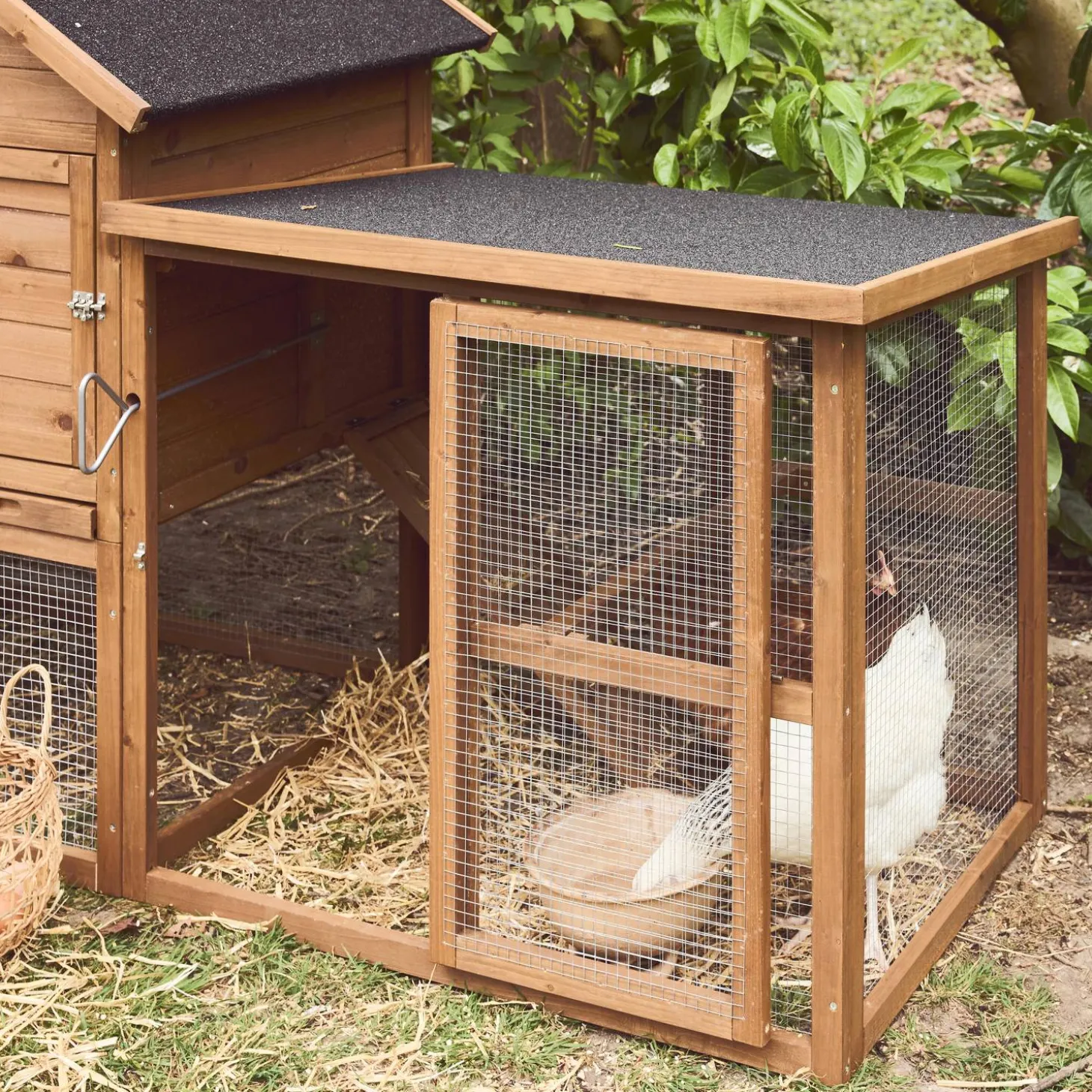 Wooden chicken coop for 4 chickens with nesting box
