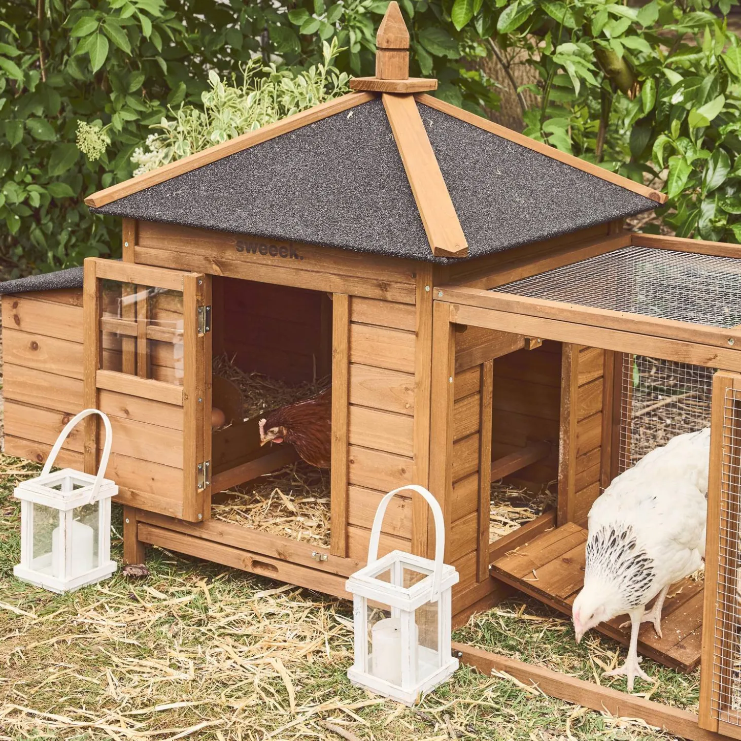 Wooden chicken coop for 2 chickens with nesting box