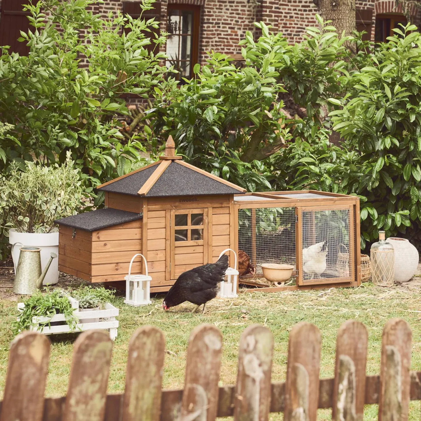 Wooden chicken coop for 2 chickens with nesting box