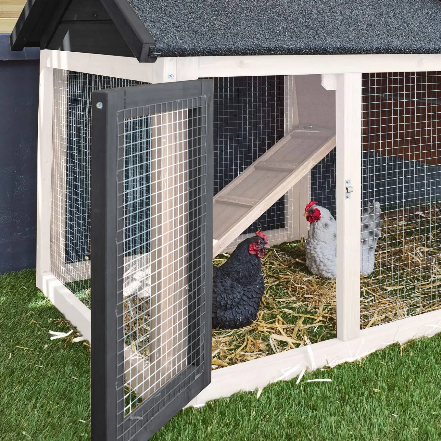 Wooden chicken coop for 3 chickens with nesting box